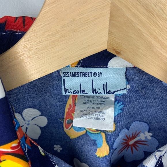 3/20$ Kids size 4T Nicole Miller Sesame Street Hawaiian shirt. - Picture 4 of 4